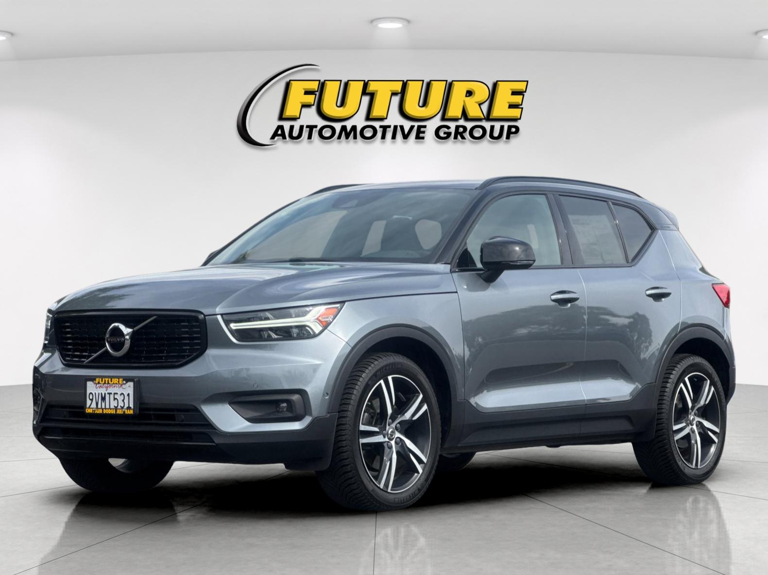 Used 2019 Gray Volvo R-Design image 8