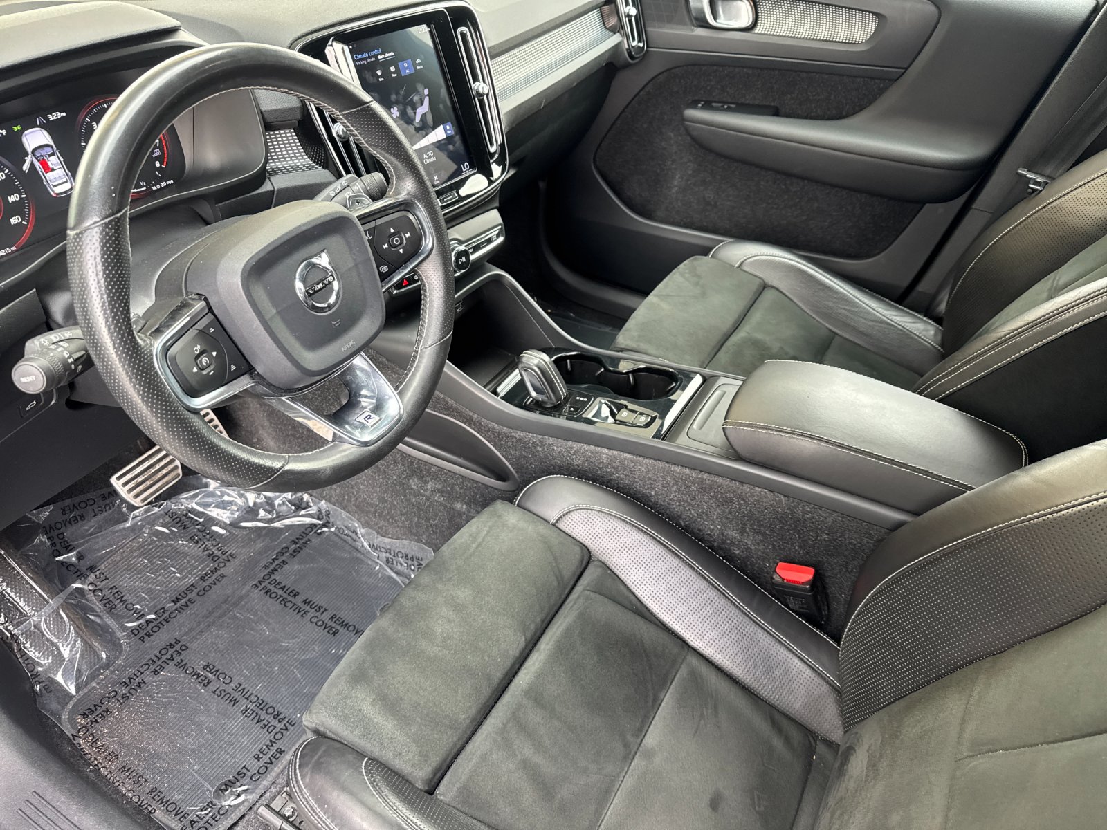 Used 2019 Gray Volvo R-Design image 10