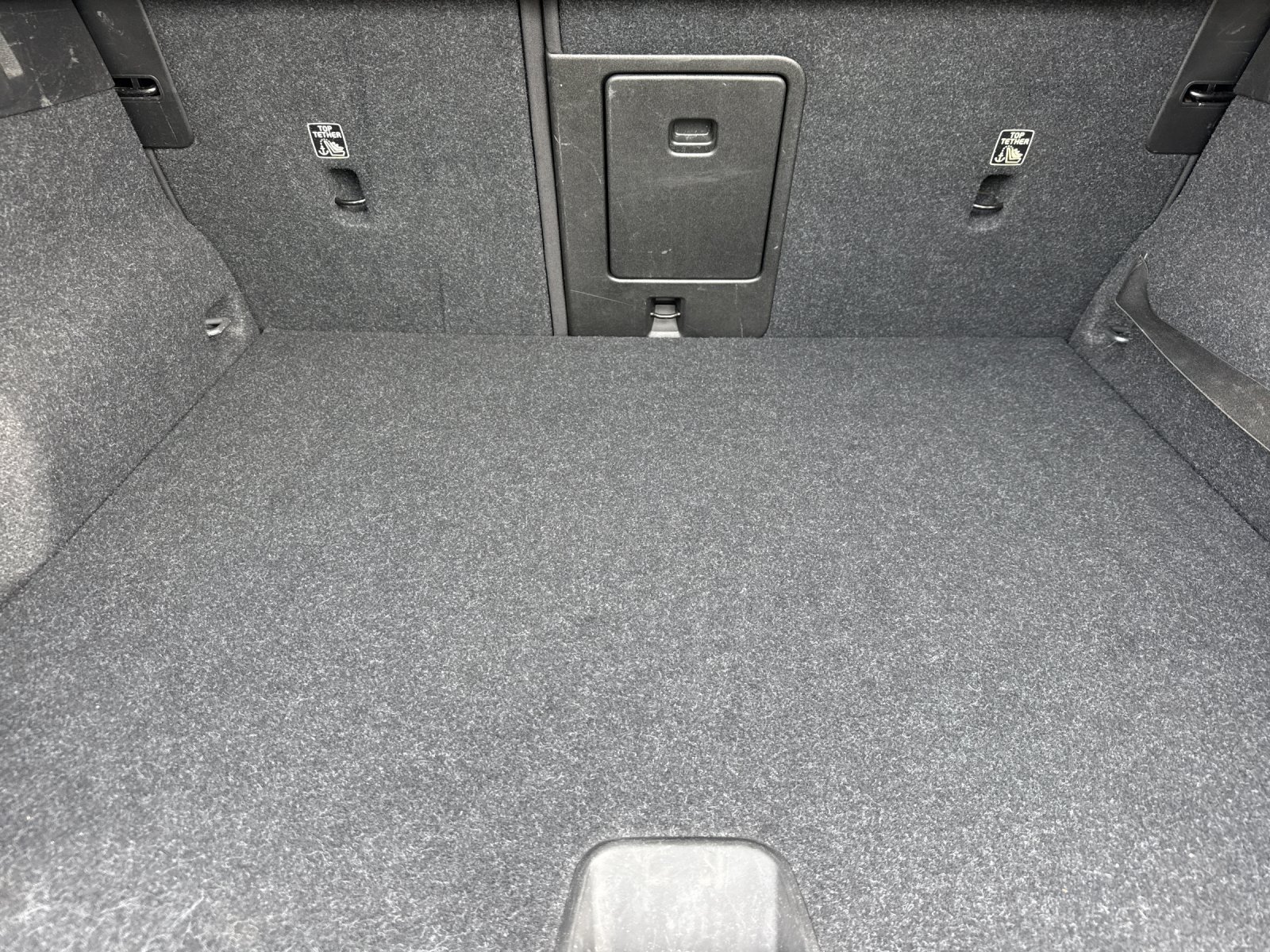 Used 2019 Gray Volvo R-Design image 15