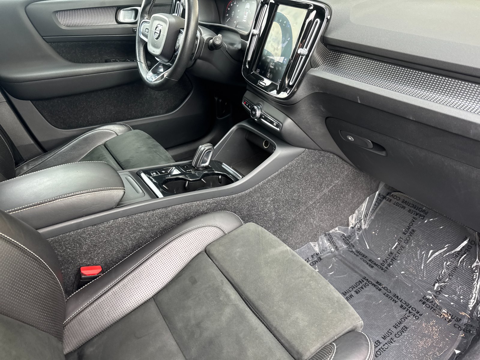 Used 2019 Gray Volvo R-Design image 16