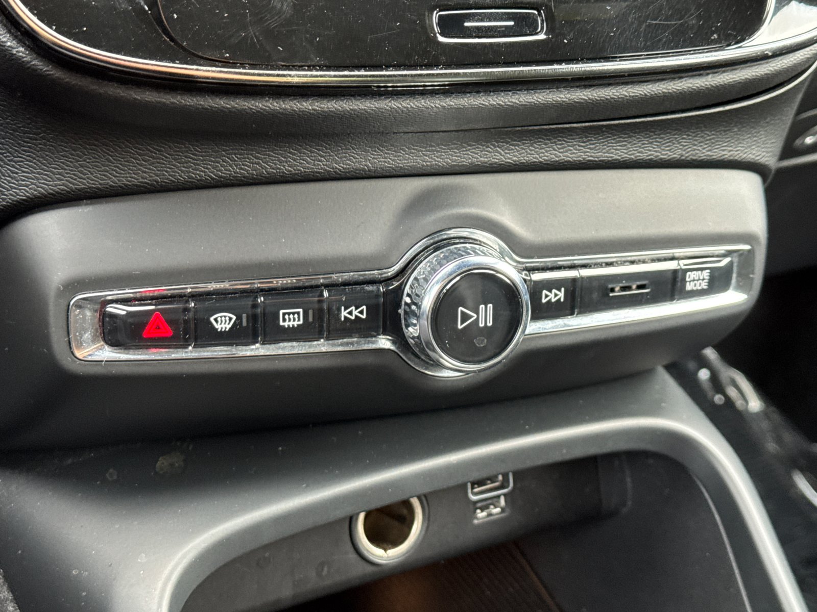 Used 2019 Gray Volvo R-Design image 20