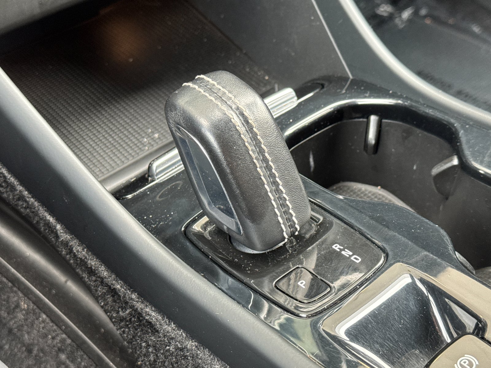 Used 2019 Gray Volvo R-Design image 21