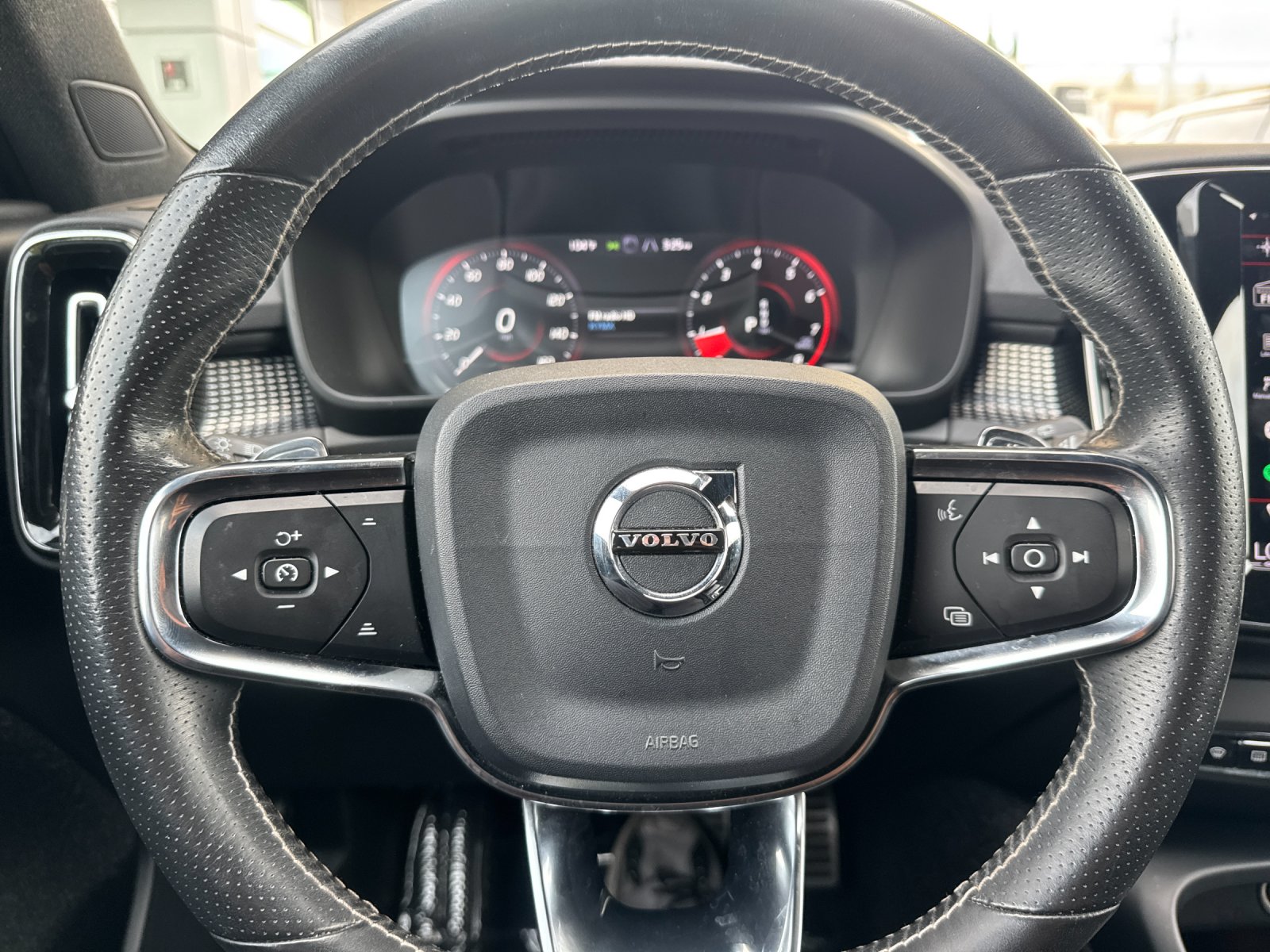 Used 2019 Gray Volvo R-Design image 23