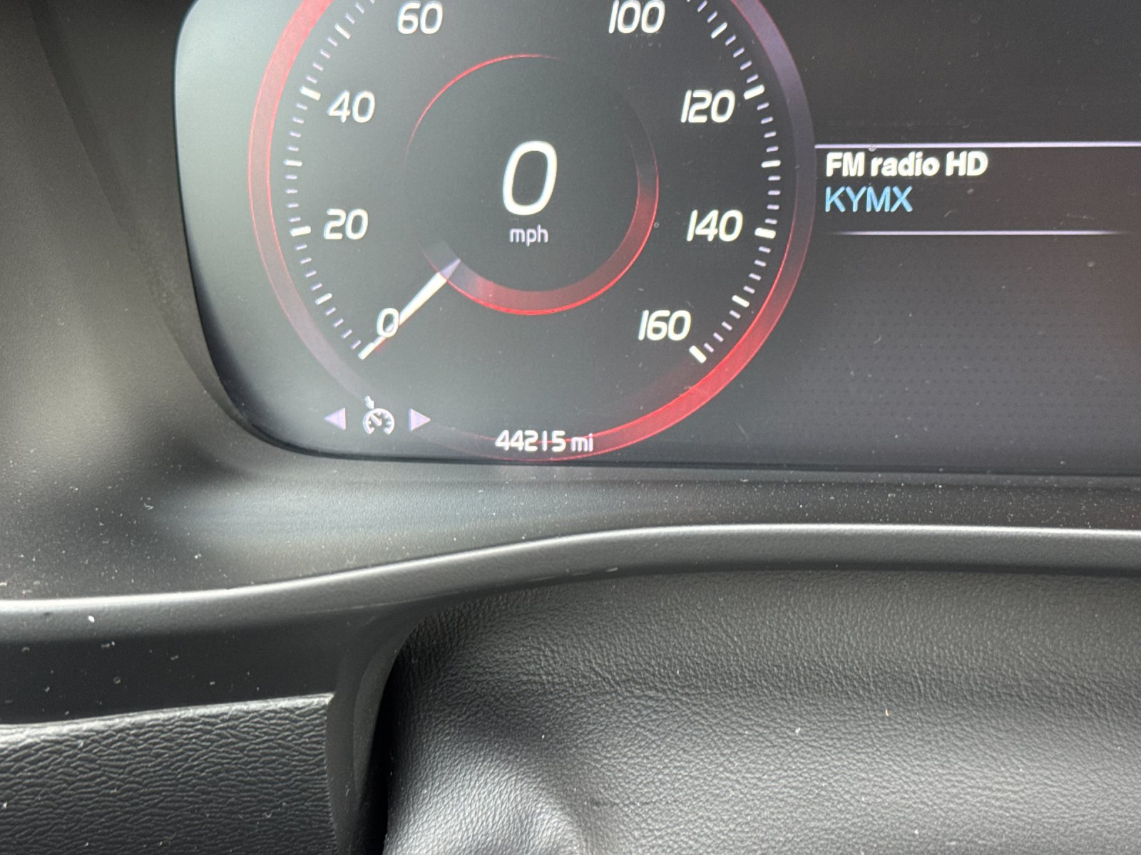 Used 2019 Gray Volvo R-Design image 27