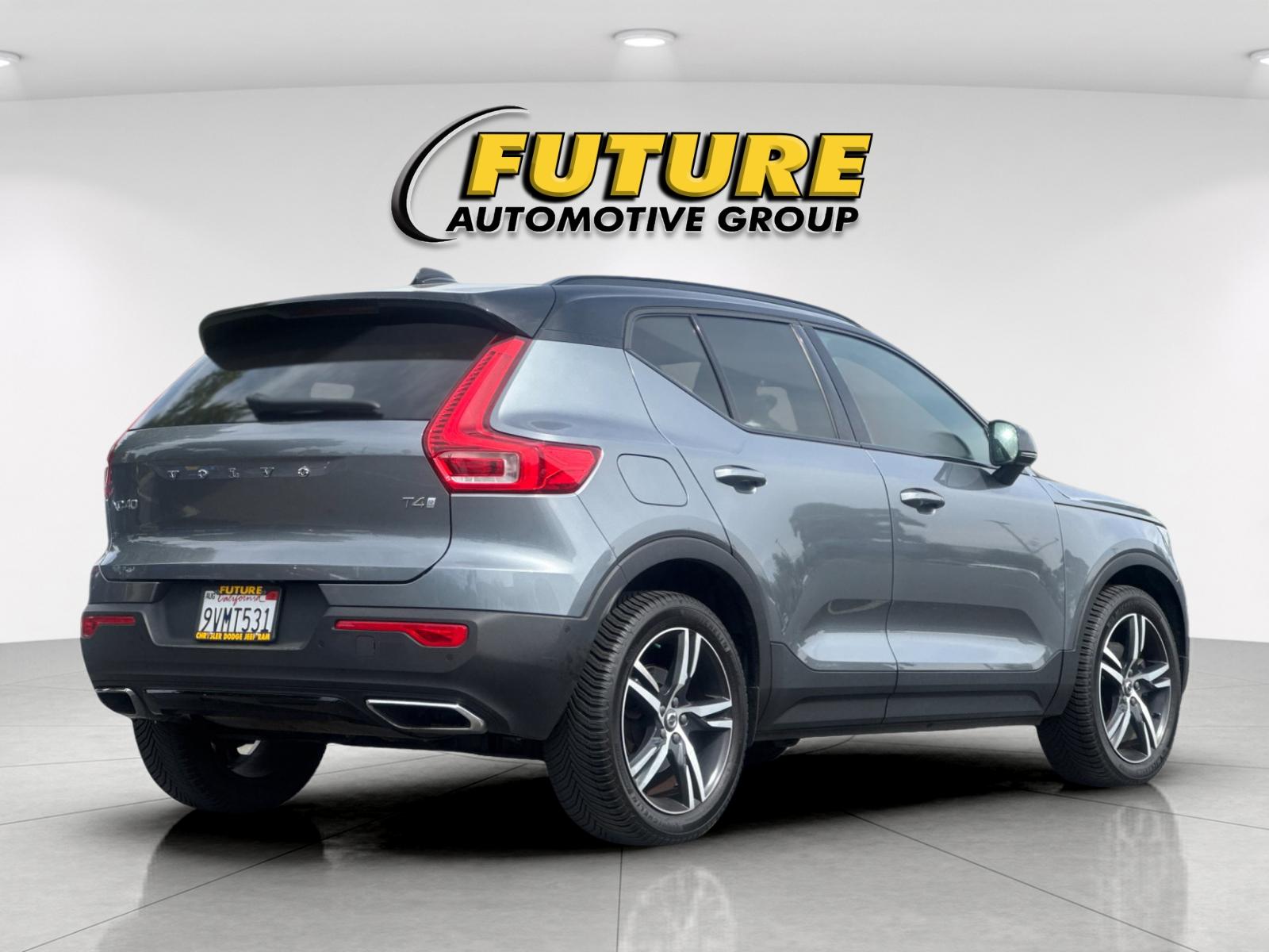 Used 2019 Gray Volvo R-Design image 4
