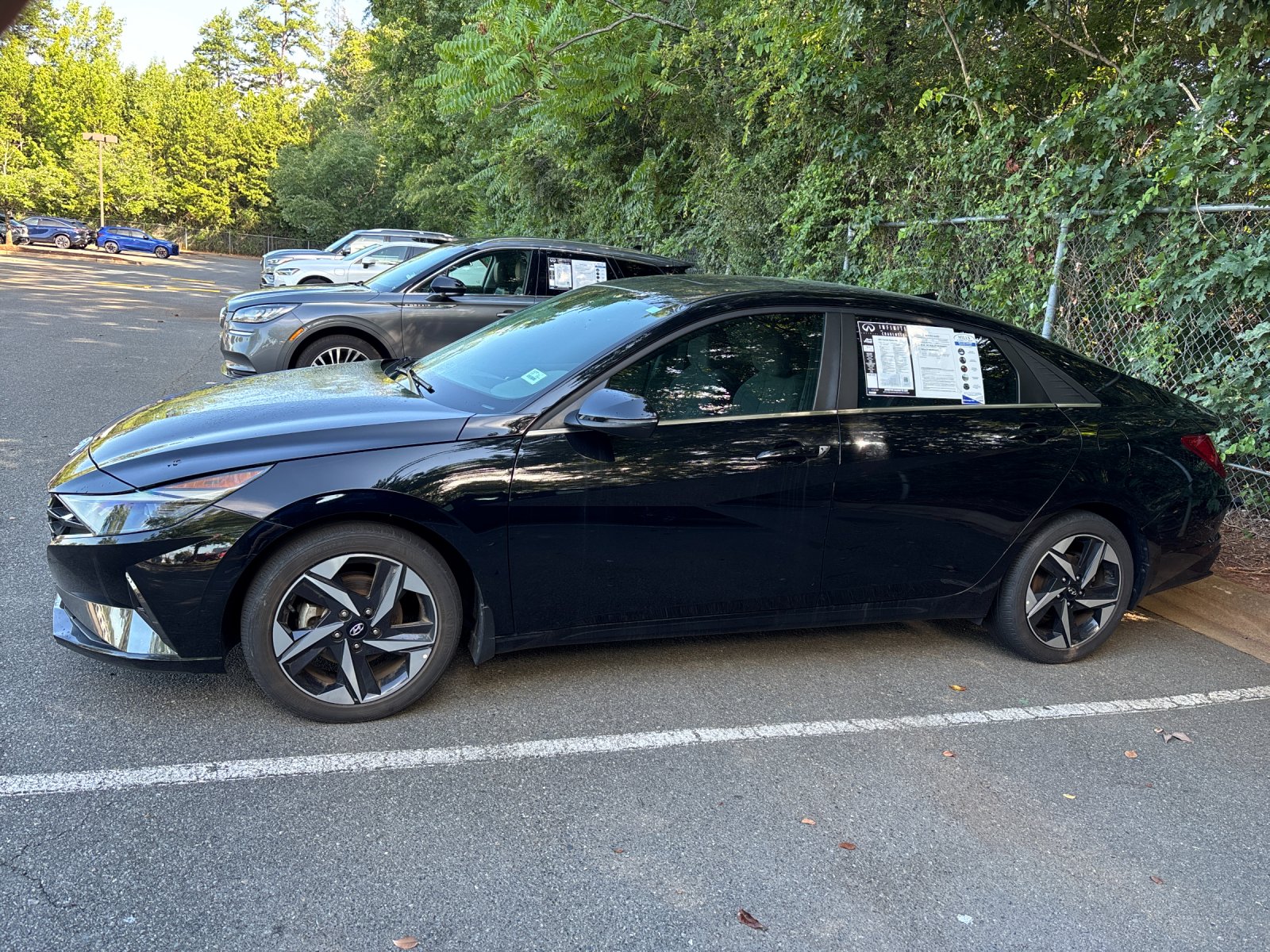 Used 2022 Phantom Black Hyundai SEL image 2