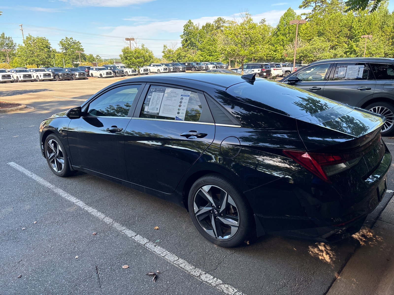 Used 2022 Phantom Black Hyundai SEL image 3