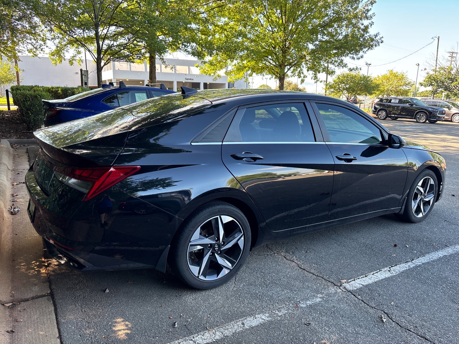 Used 2022 Phantom Black Hyundai SEL image 4
