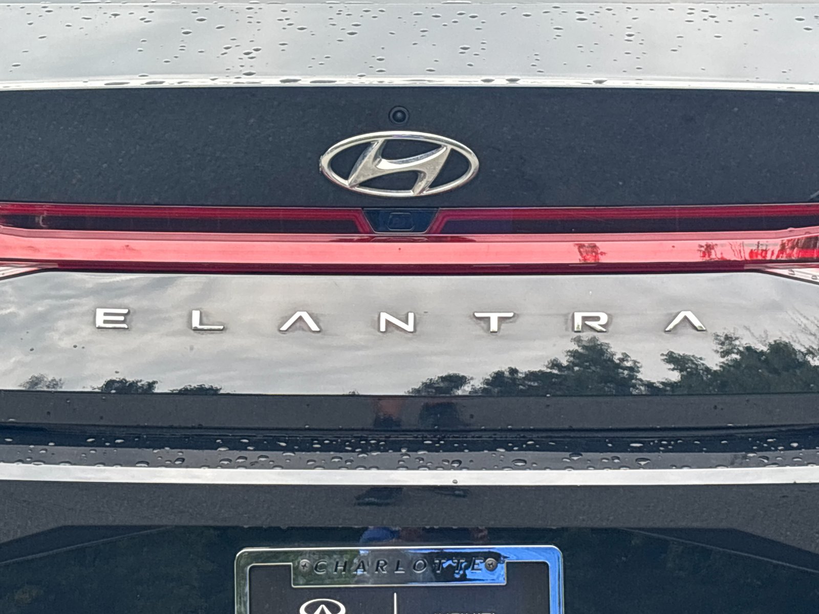 Used 2022 Phantom Black Hyundai SEL image 11
