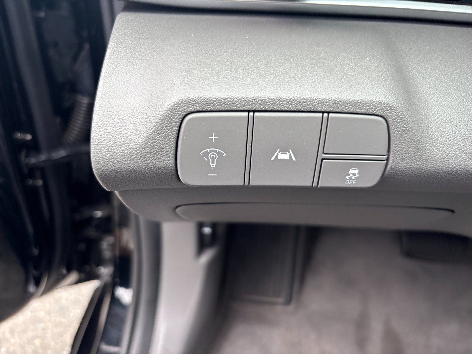 Used 2022 Phantom Black Hyundai SEL image 17