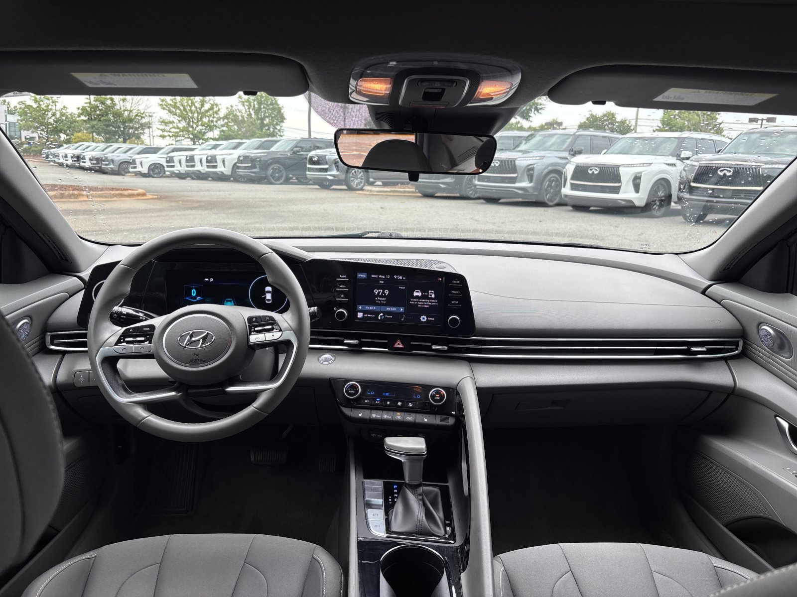 Used 2022 Phantom Black Hyundai SEL image 33