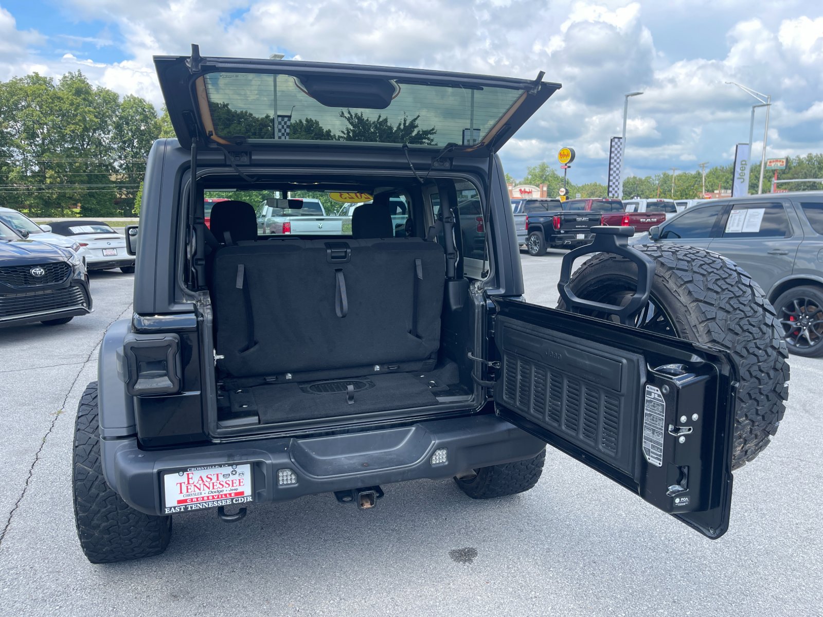 Used 2023 Black Jeep Rubicon image 17