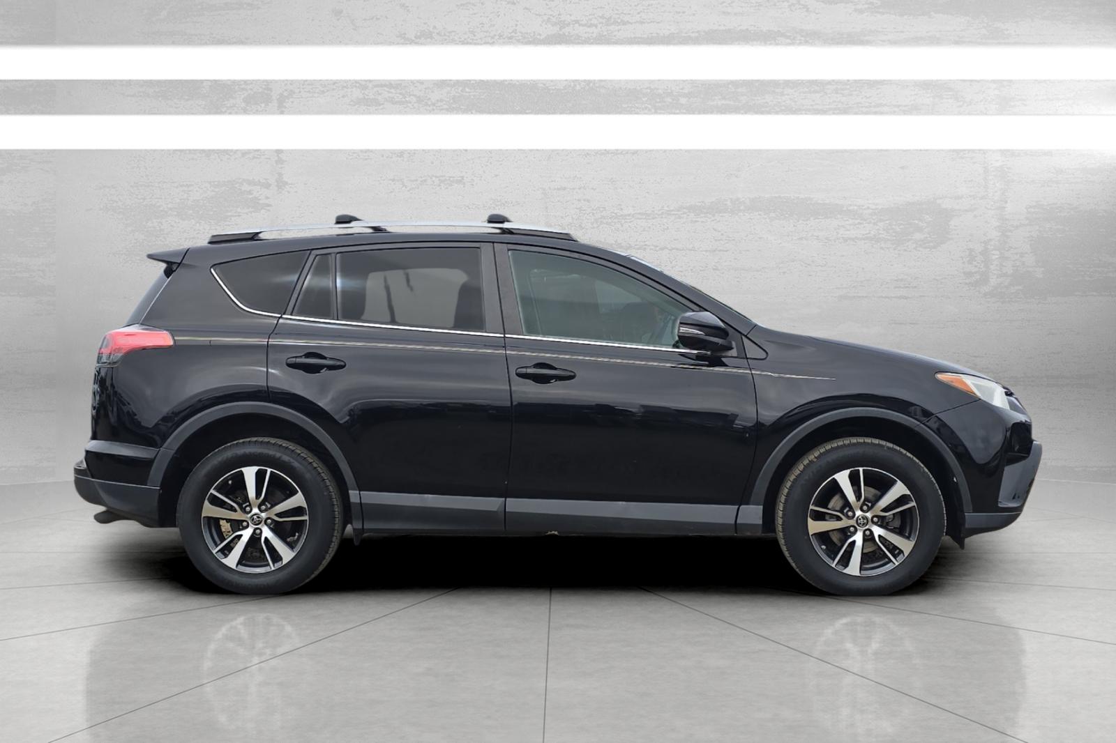 Used 2017 Black Toyota XLE image 3