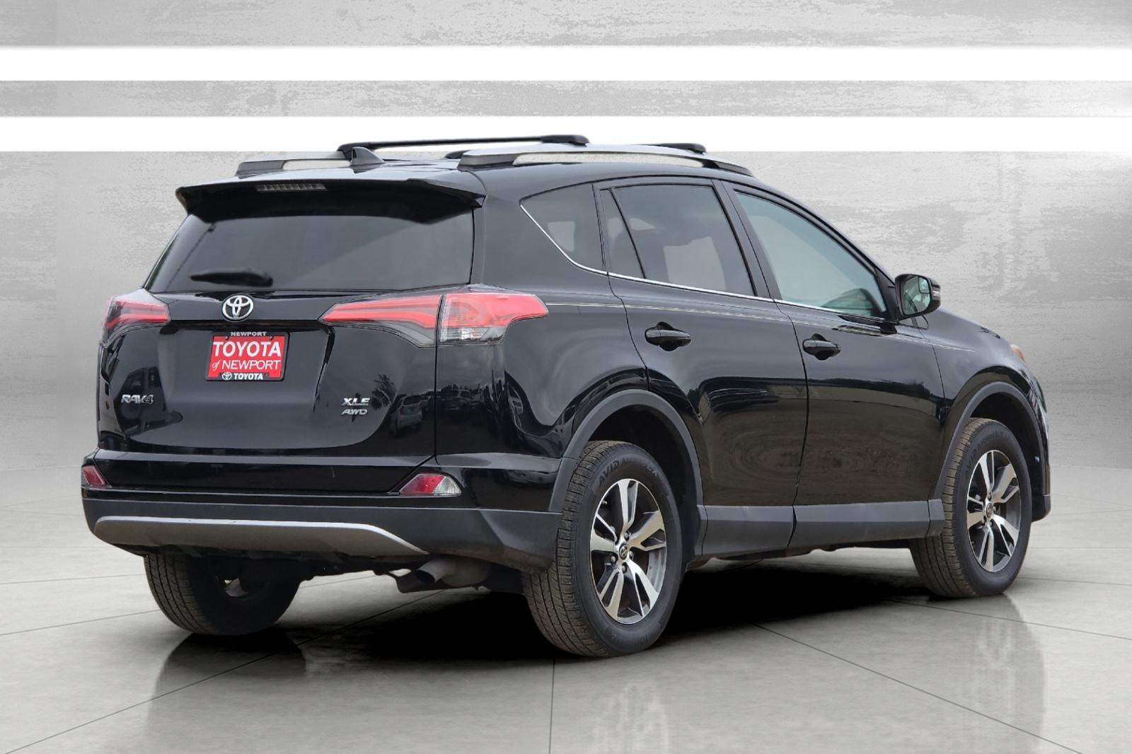 Used 2017 Black Toyota XLE image 4