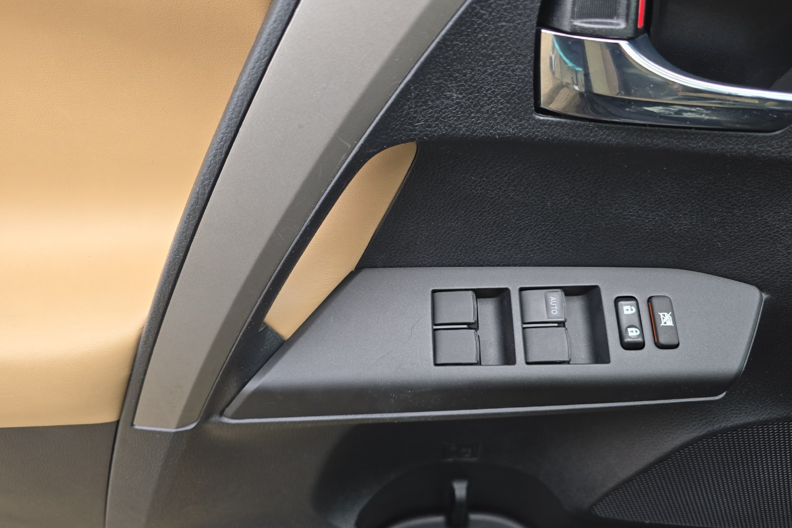 Used 2017 Black Toyota XLE image 8