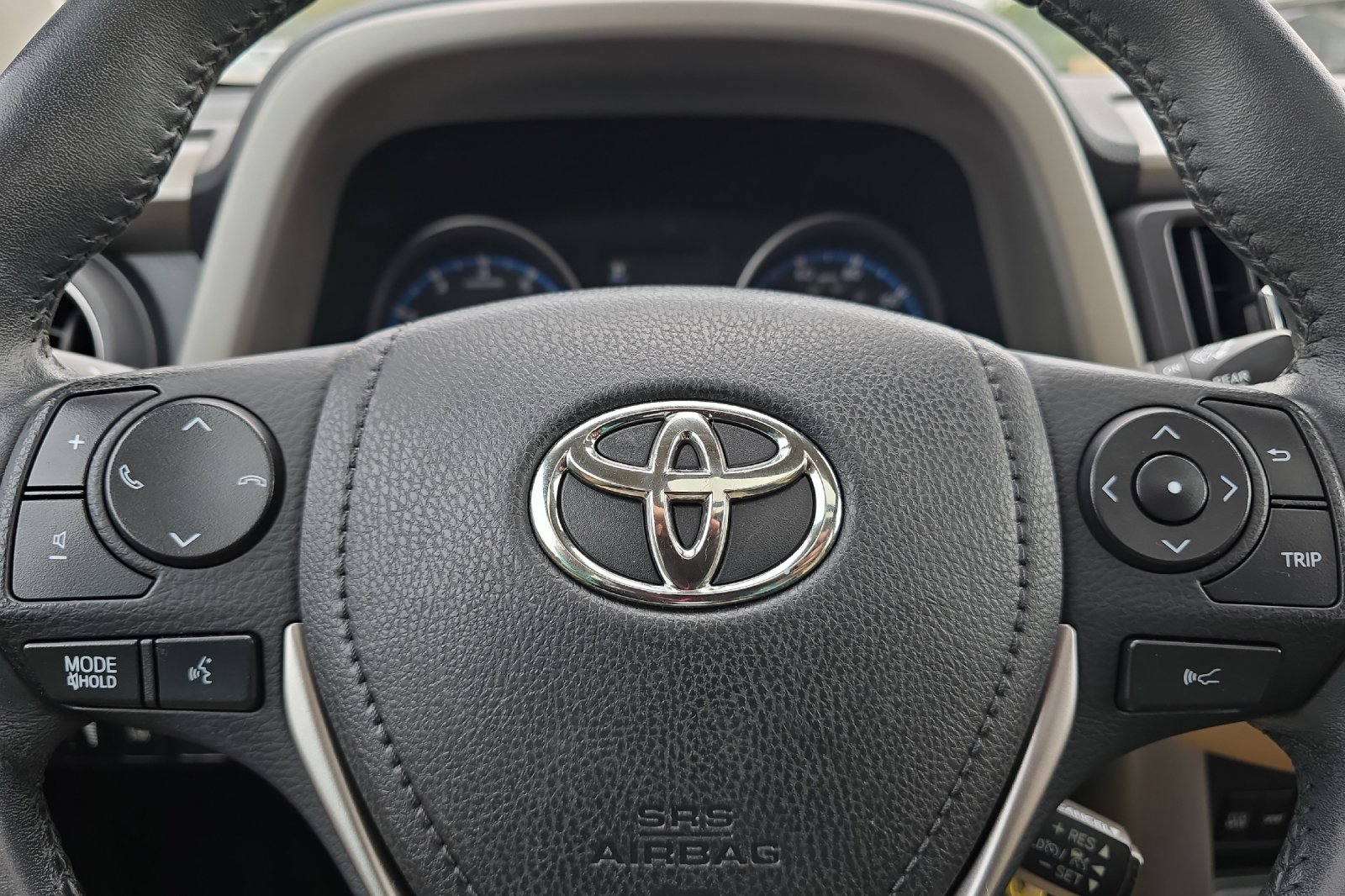 Used 2017 Black Toyota XLE image 19