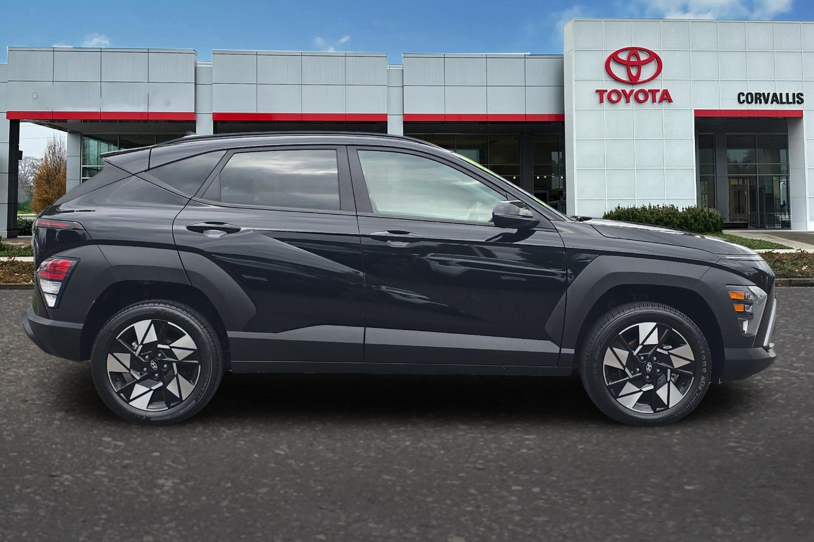 Used 2025 Black Hyundai SEL image 3