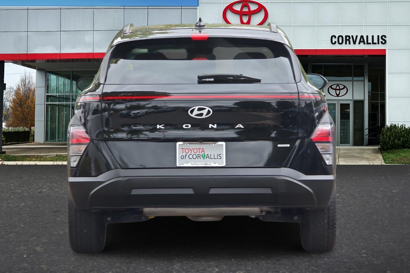 Used 2025 Black Hyundai SEL image 5
