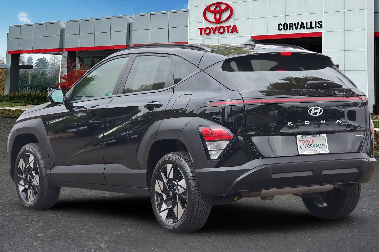 Used 2025 Black Hyundai SEL image 6