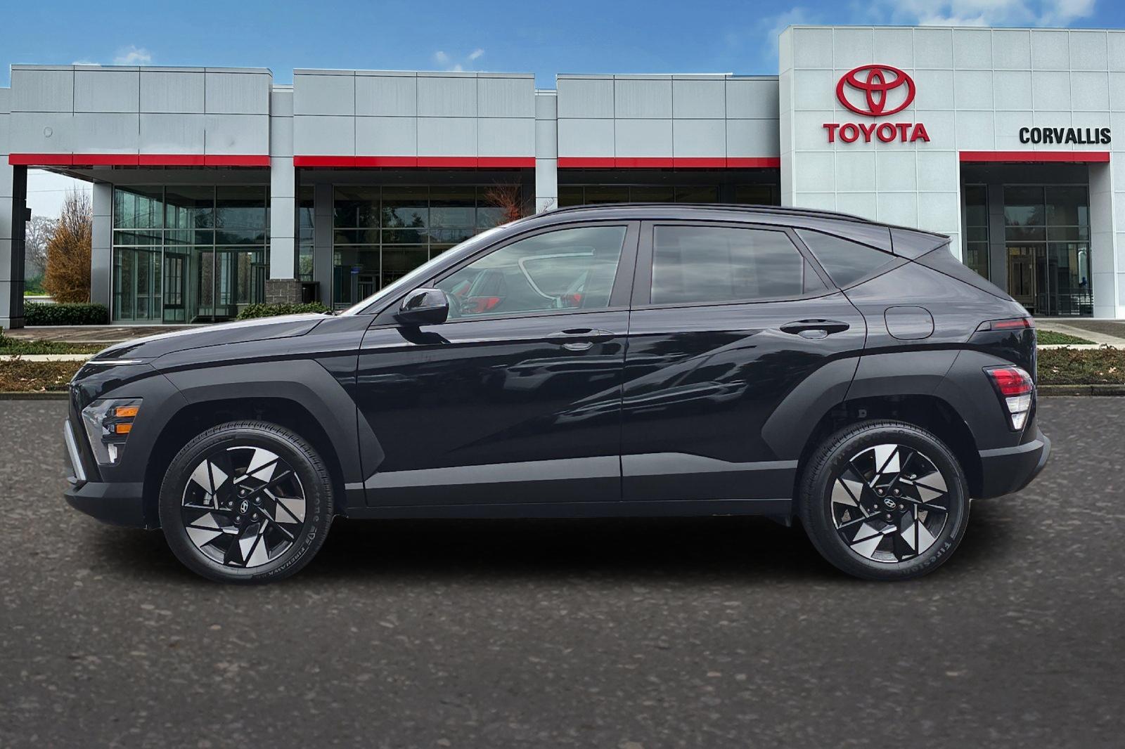 Used 2025 Black Hyundai SEL image 7