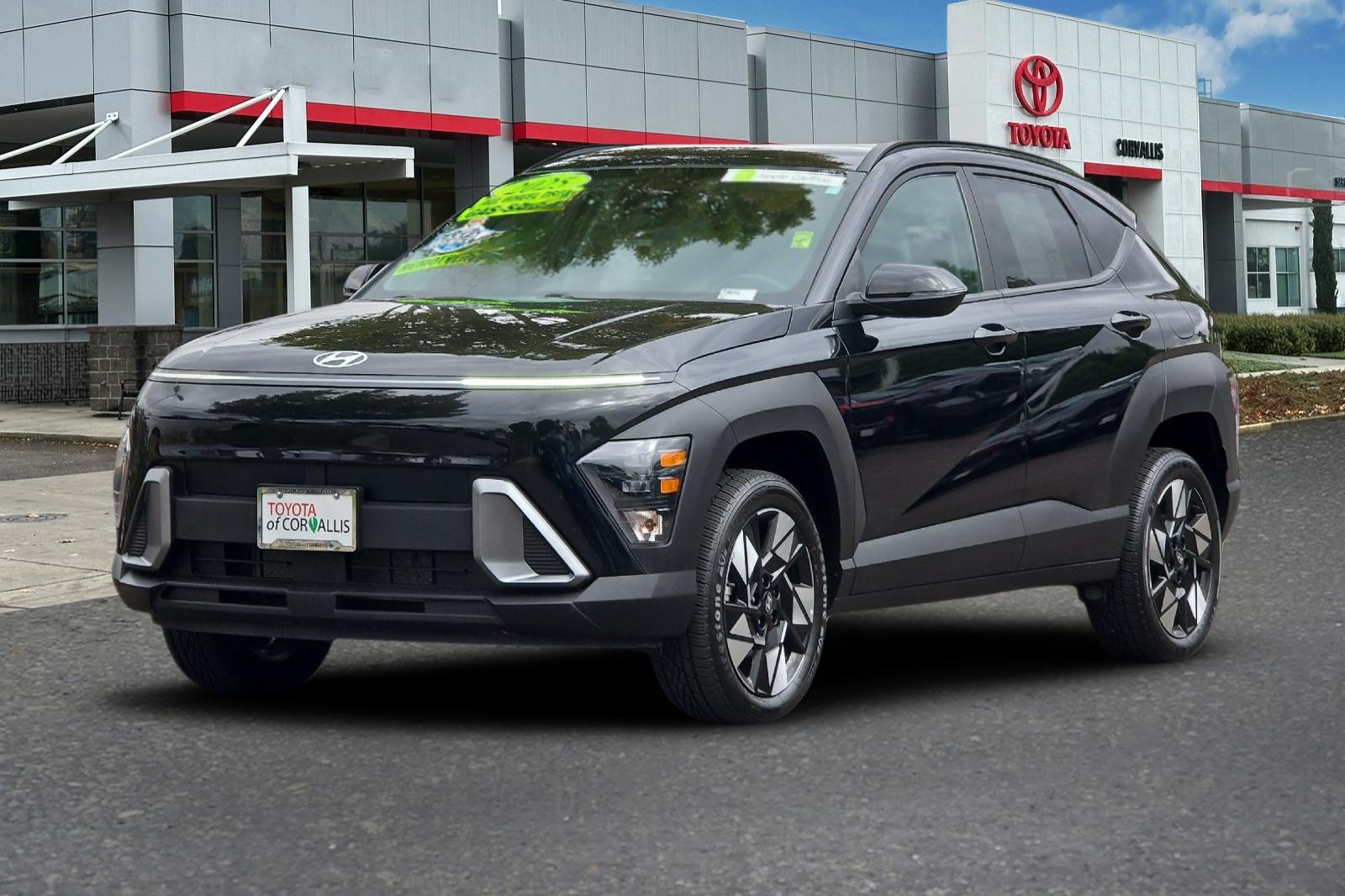 Used 2025 Black Hyundai SEL image 8