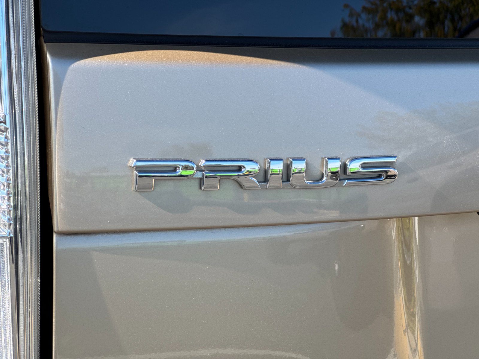 Used 2011  Toyota Three image 26
