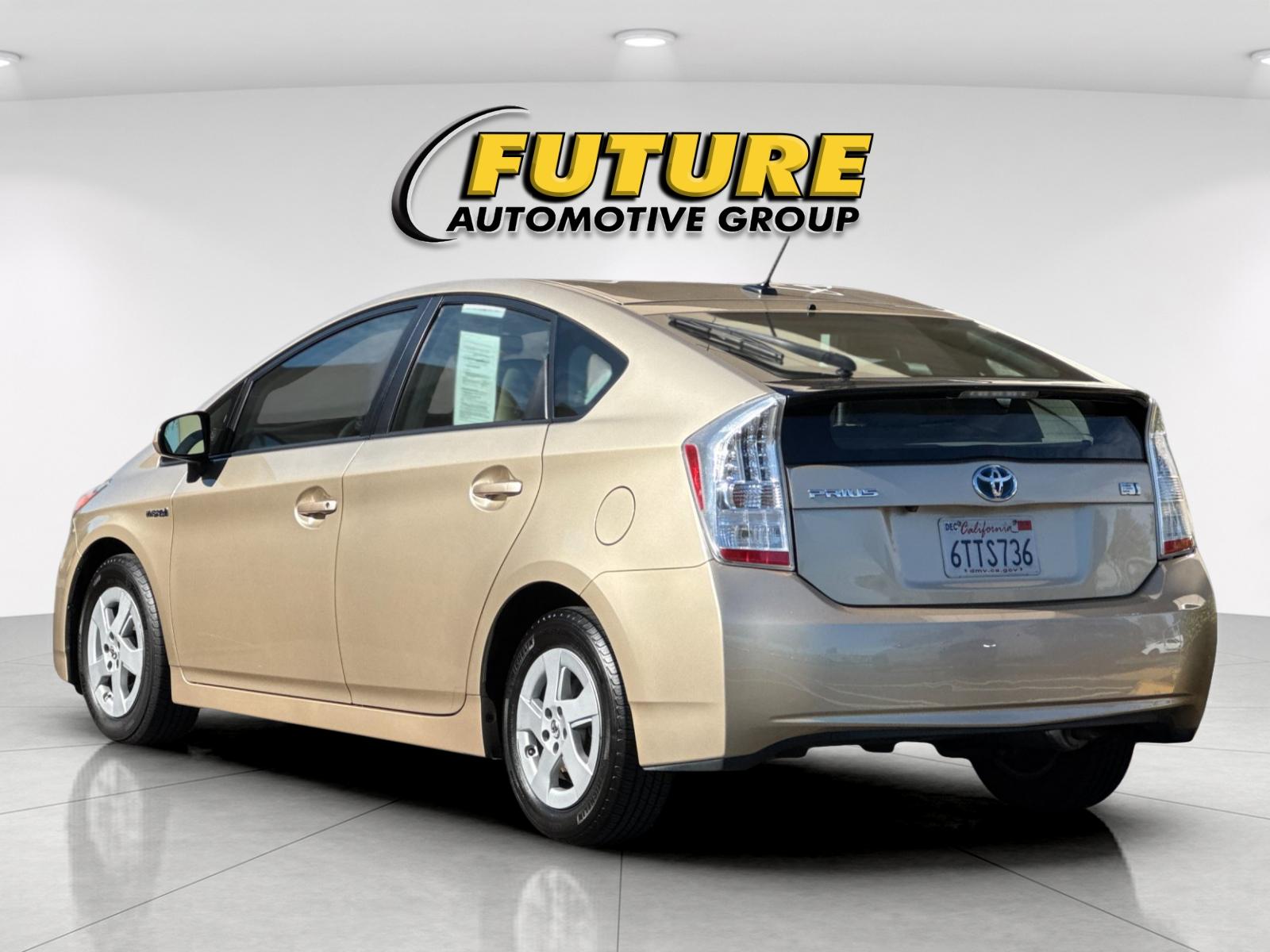 Used 2011  Toyota Three image 5