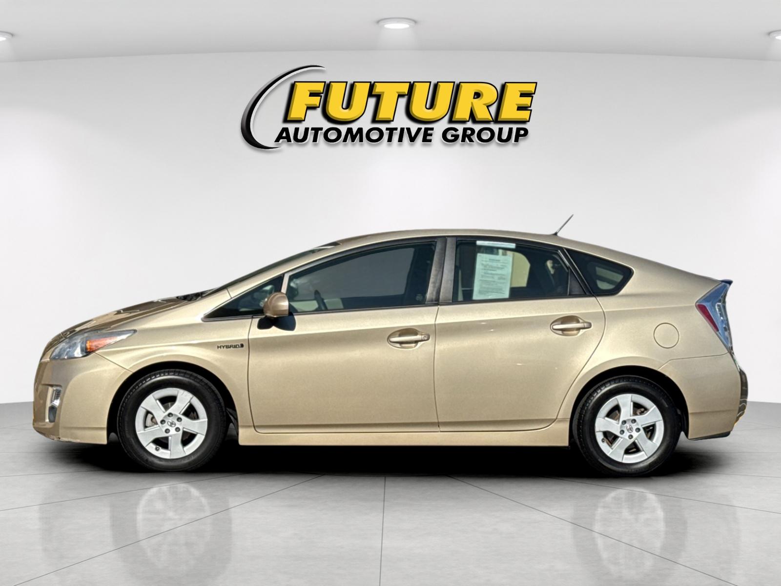 Used 2011  Toyota Three image 6