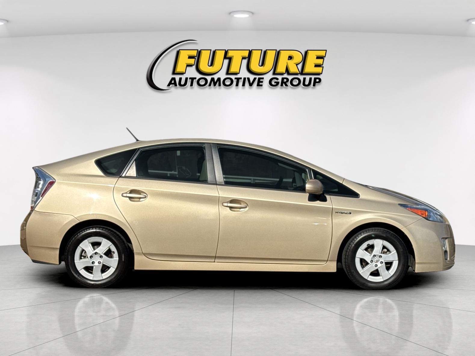Used 2011  Toyota Three image 2