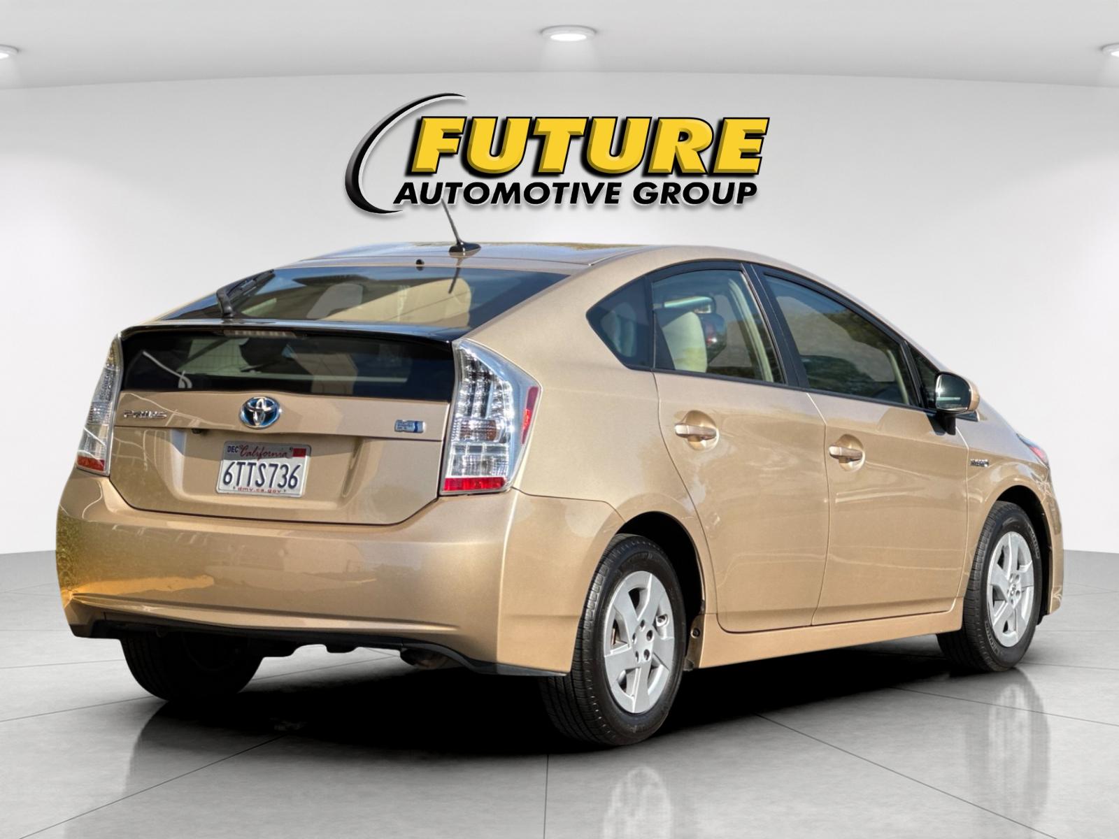 Used 2011  Toyota Three image 3