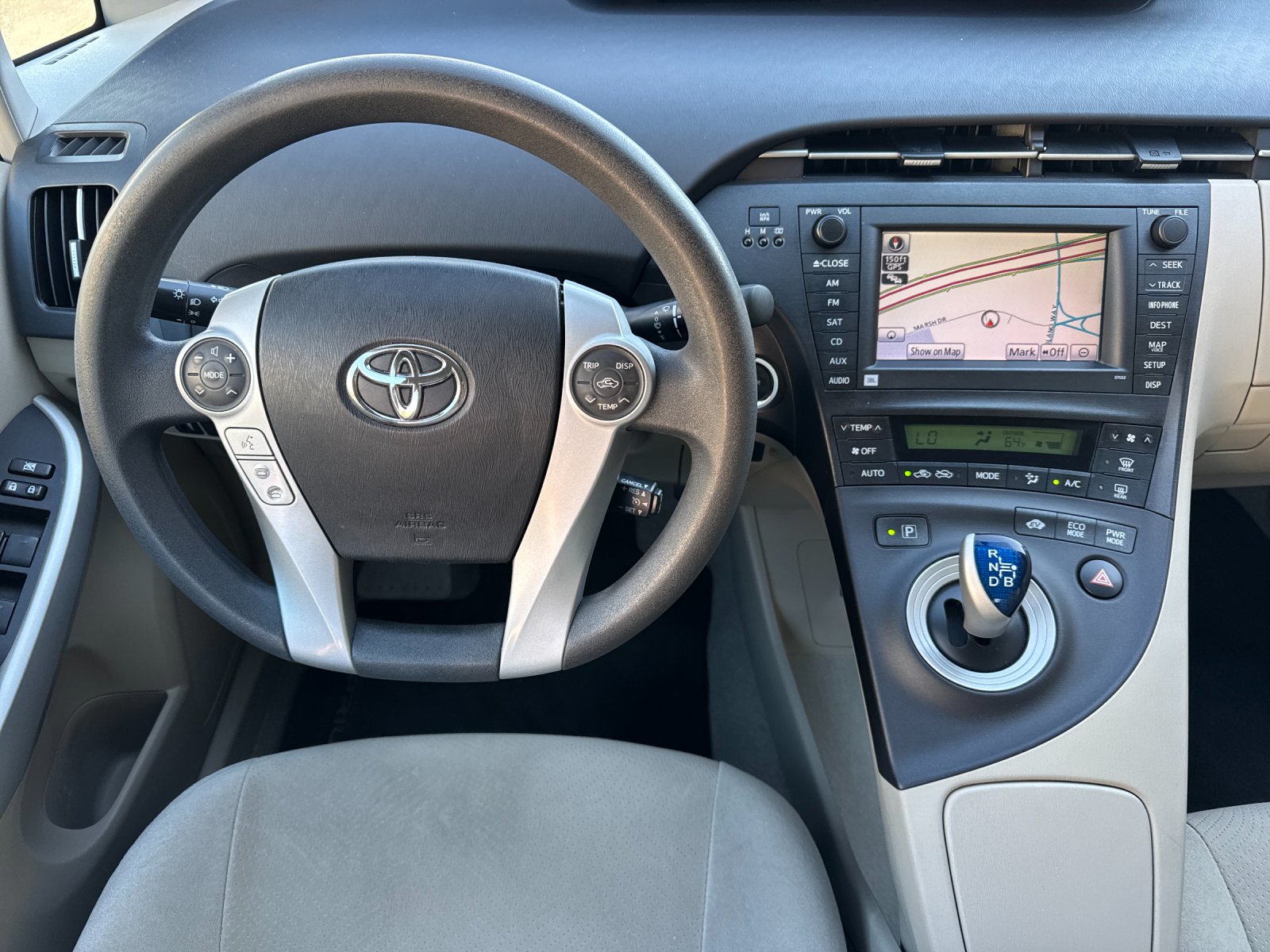 Used 2011  Toyota Three image 13
