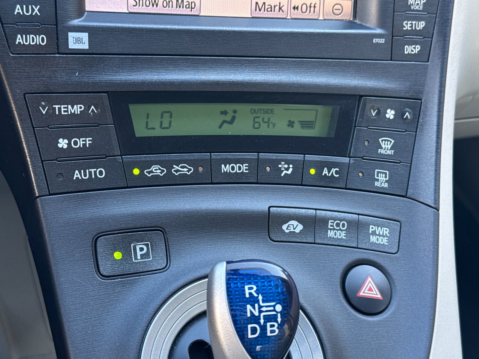 Used 2011  Toyota Three image 20