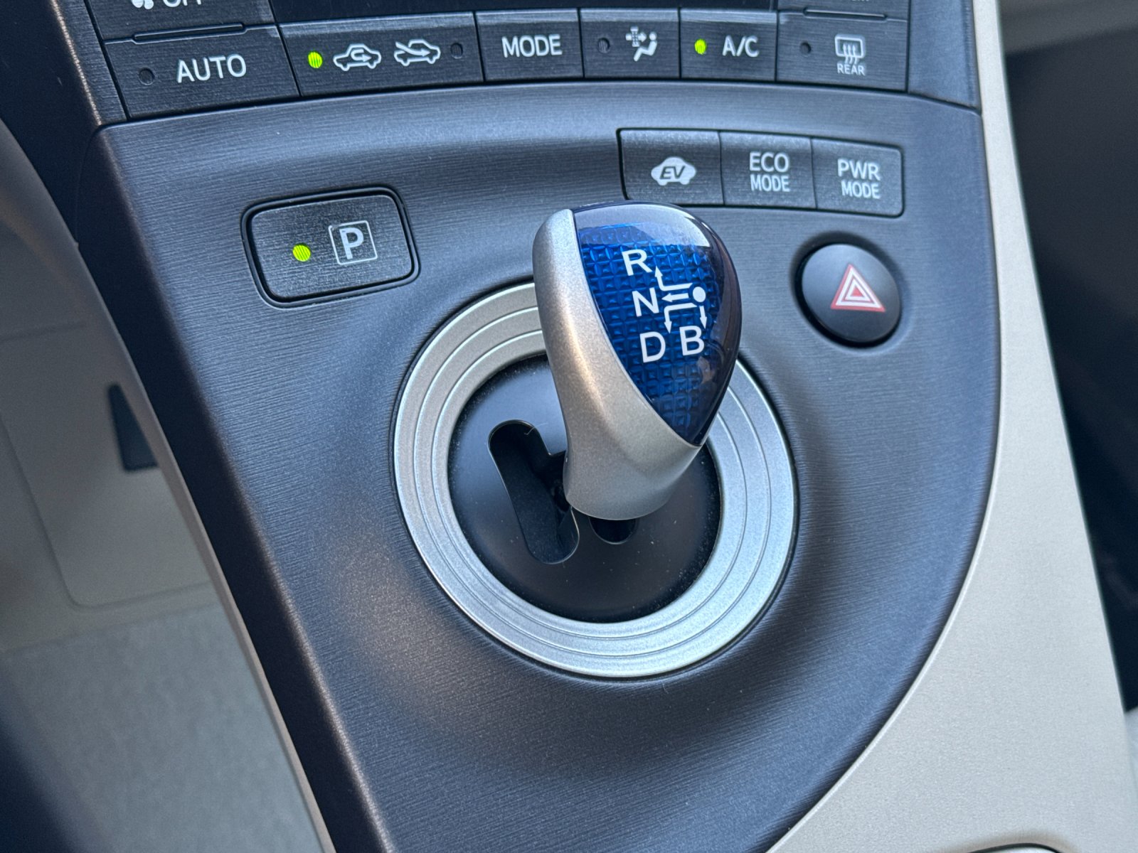 Used 2011  Toyota Three image 21