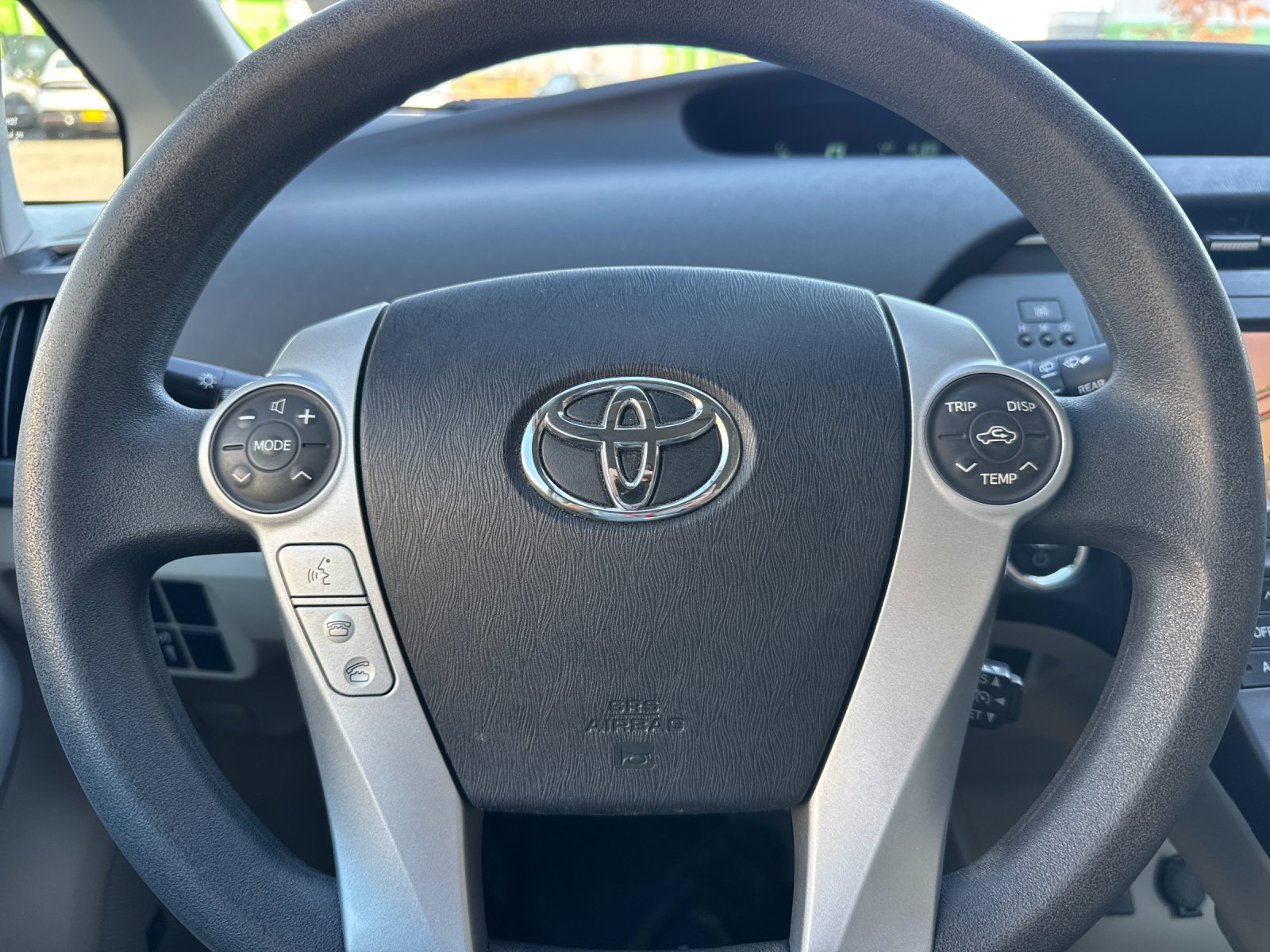 Used 2011  Toyota Three image 23
