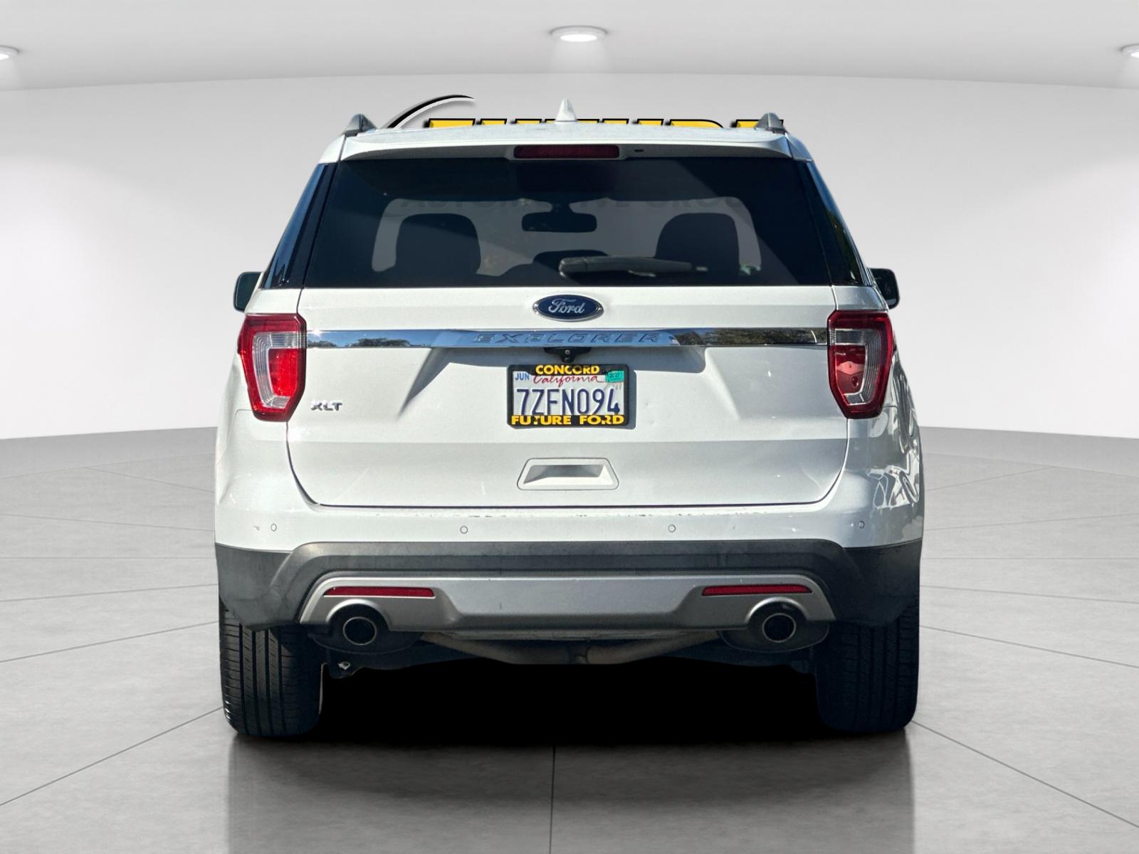 Used 2017 White Ford XLT image 4