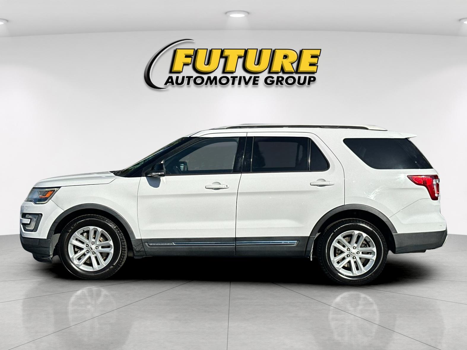 Used 2017 White Ford XLT image 6