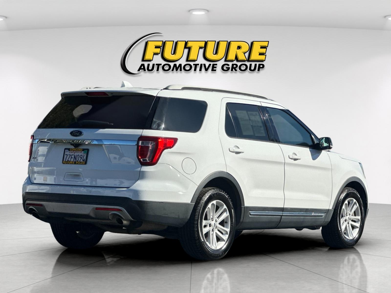 Used 2017 White Ford XLT image 3