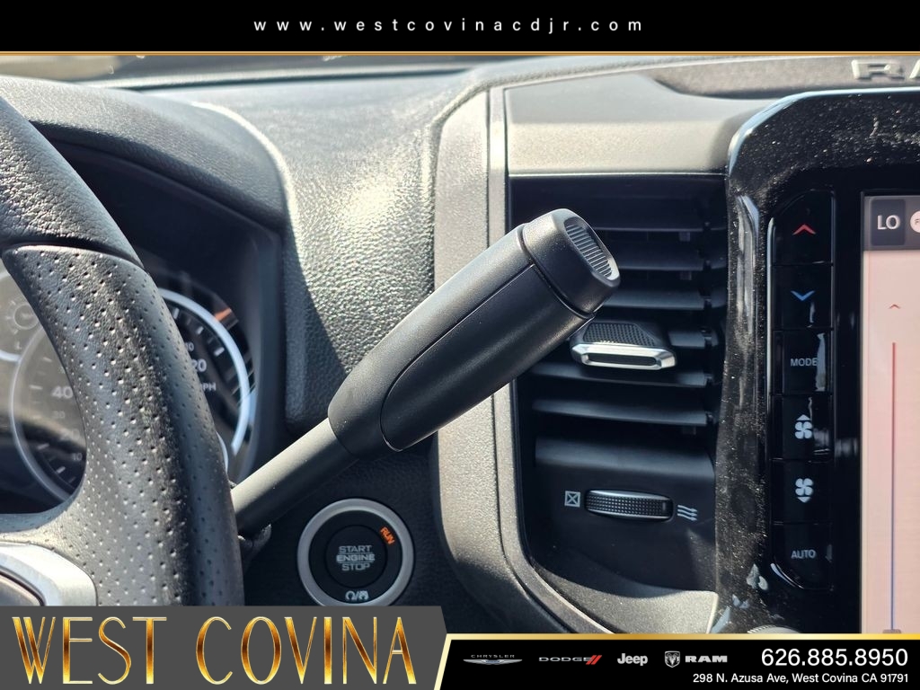 New 2026 Diamond Black Crystal Pearl-Coat Exterior Paint RAM Tradesman image 9