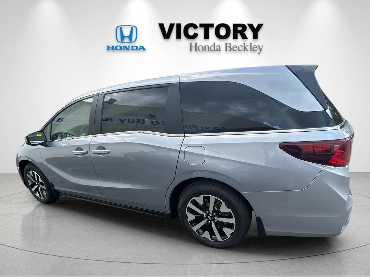 New 2026 Solar Silver Metallic Honda EX-L image 3