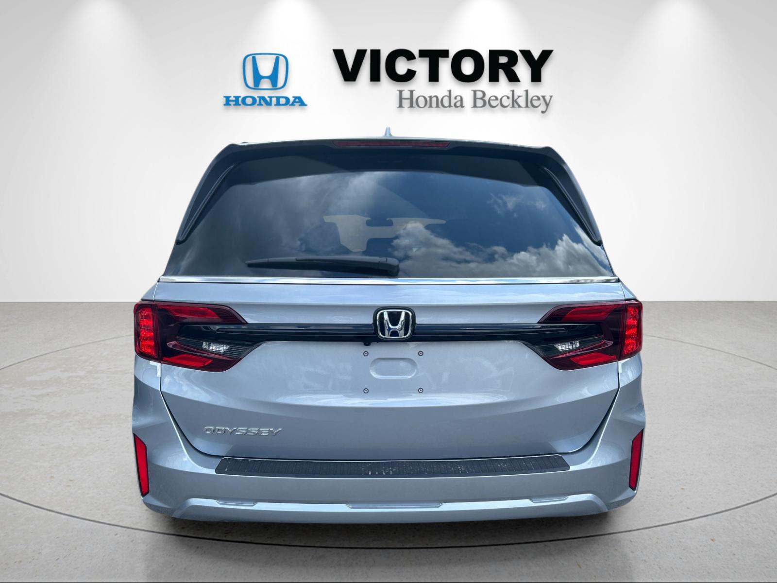 New 2026 Solar Silver Metallic Honda EX-L image 4