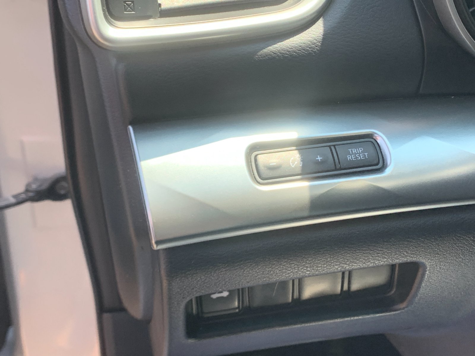 Used 2019 Silver Nissan 3.5 SV image 32