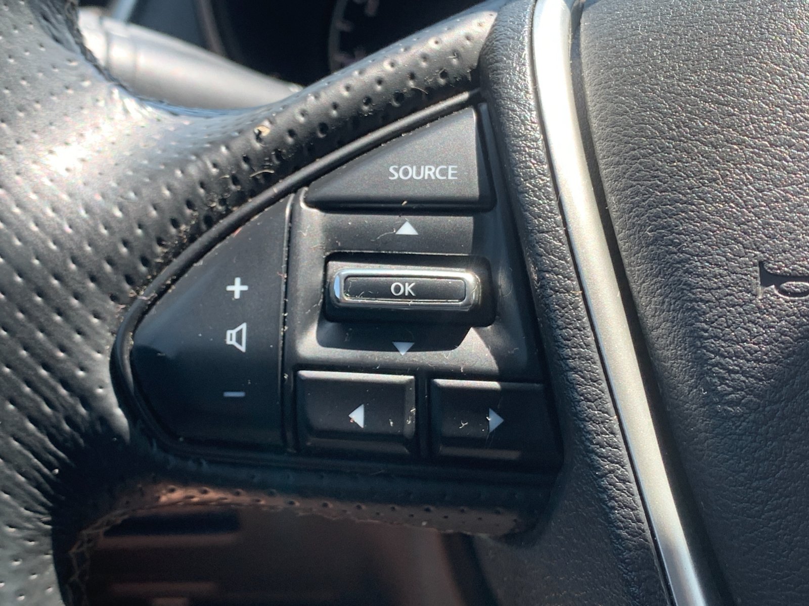 Used 2019 Silver Nissan 3.5 SV image 28