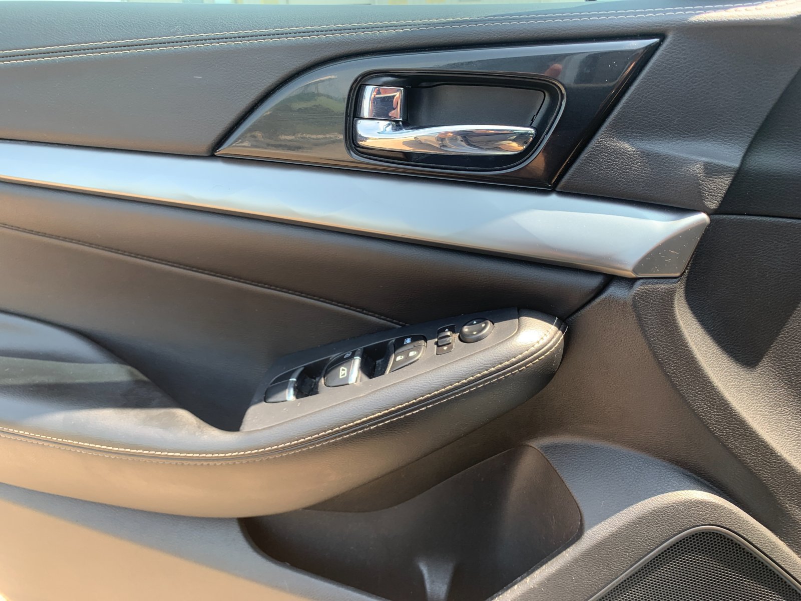 Used 2019 Silver Nissan 3.5 SV image 13