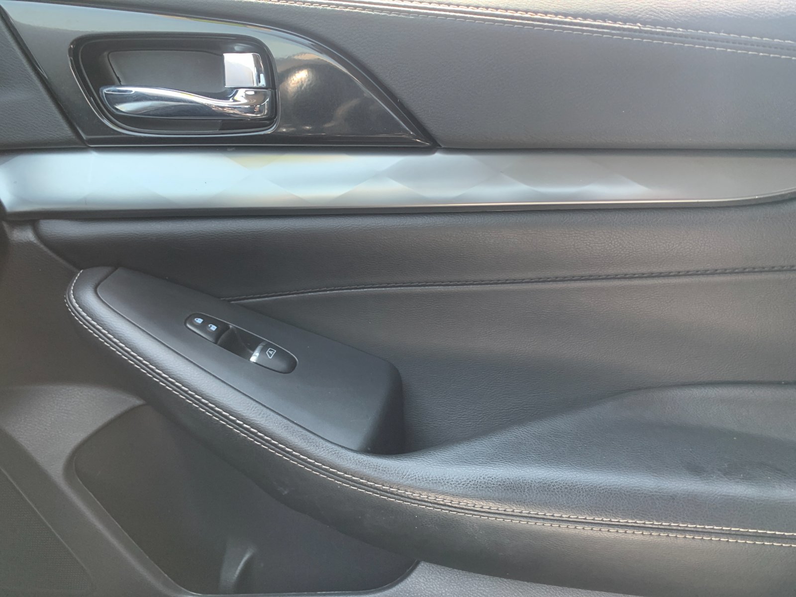 Used 2019 Silver Nissan 3.5 SV image 20