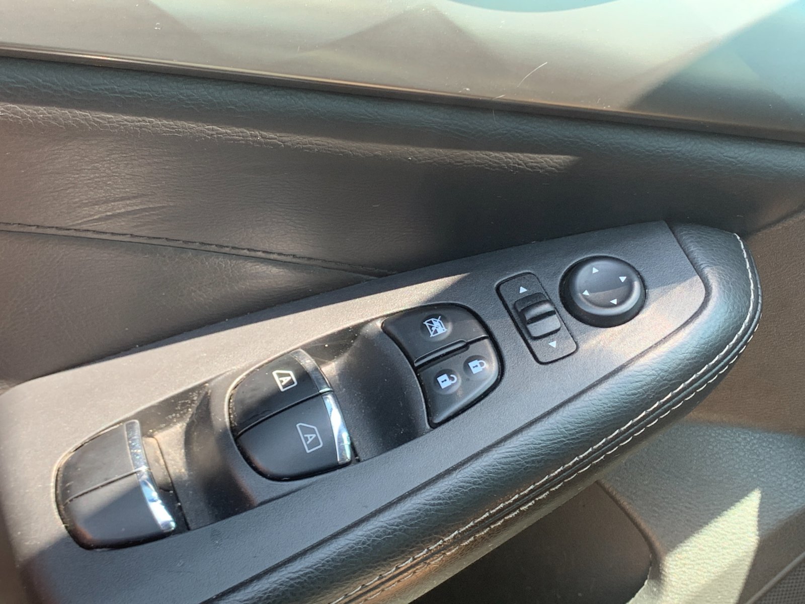 Used 2019 Silver Nissan 3.5 SV image 14