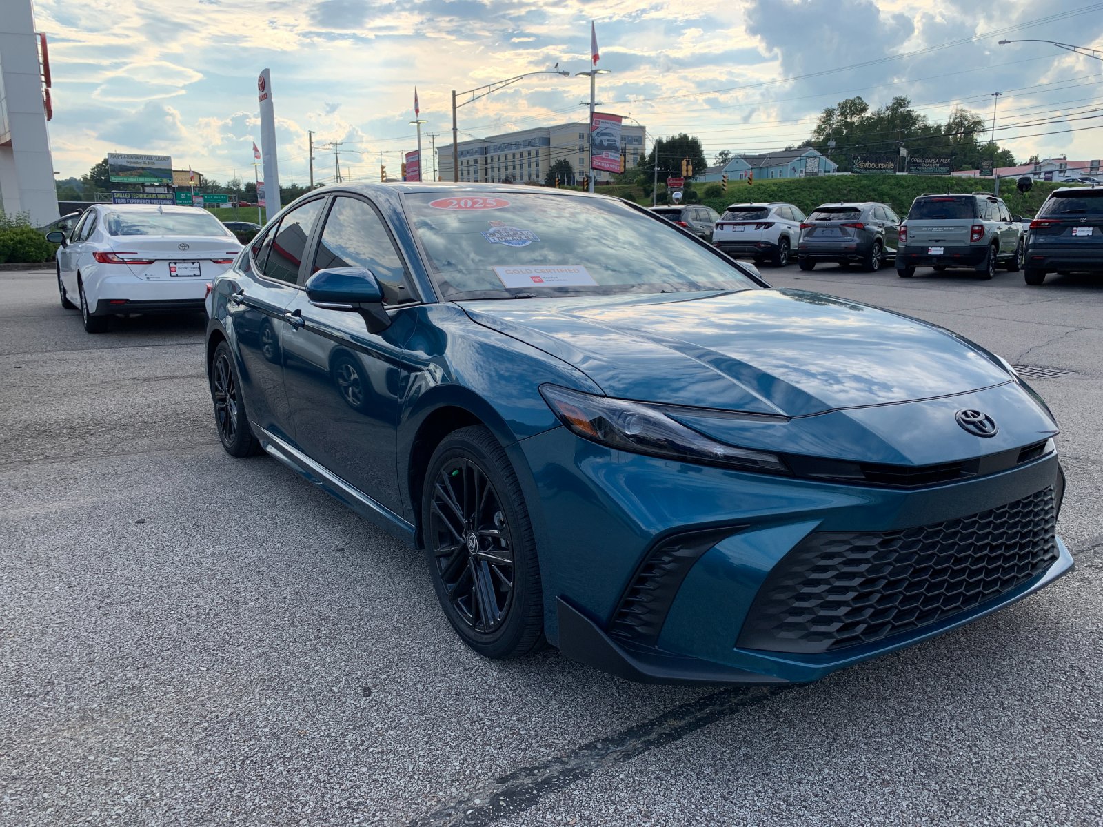 Certified Used 2025  Toyota SE image 5