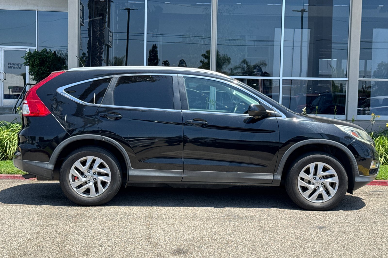 Used 2015 Crystal Black Pearl Honda EX-L image 4