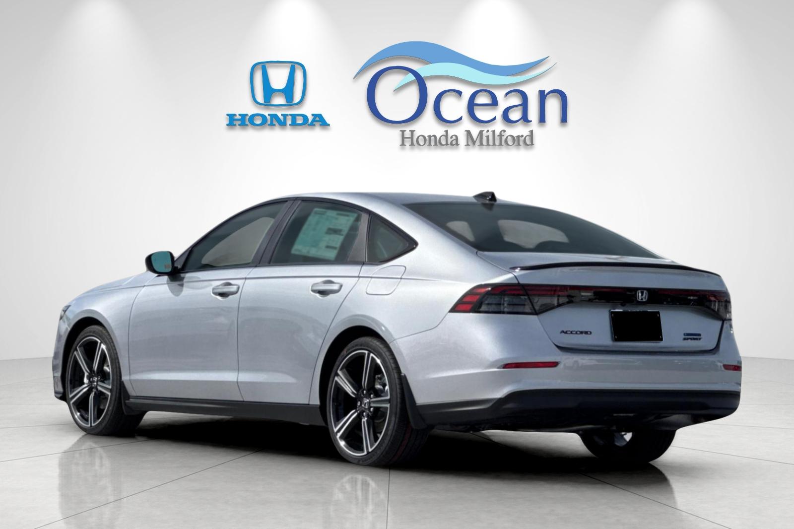 New 2026 Solar Silver Metallic Honda Sport Hybrid image 3