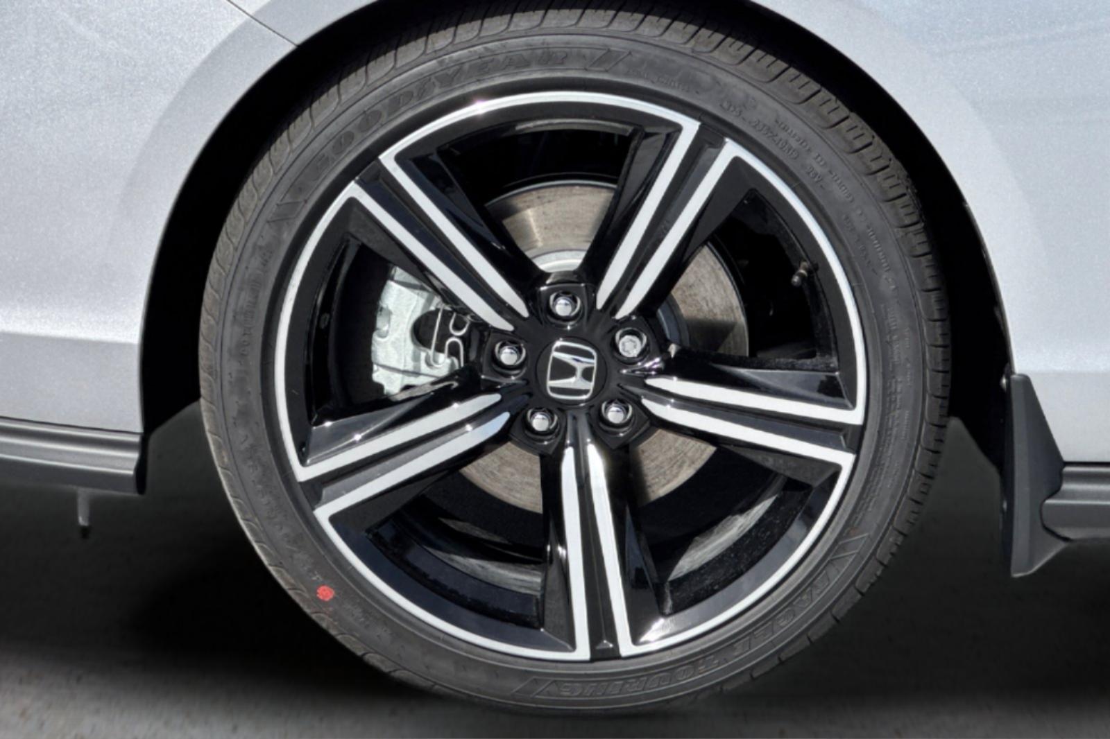 New 2026 Solar Silver Metallic Honda Sport Hybrid image 30