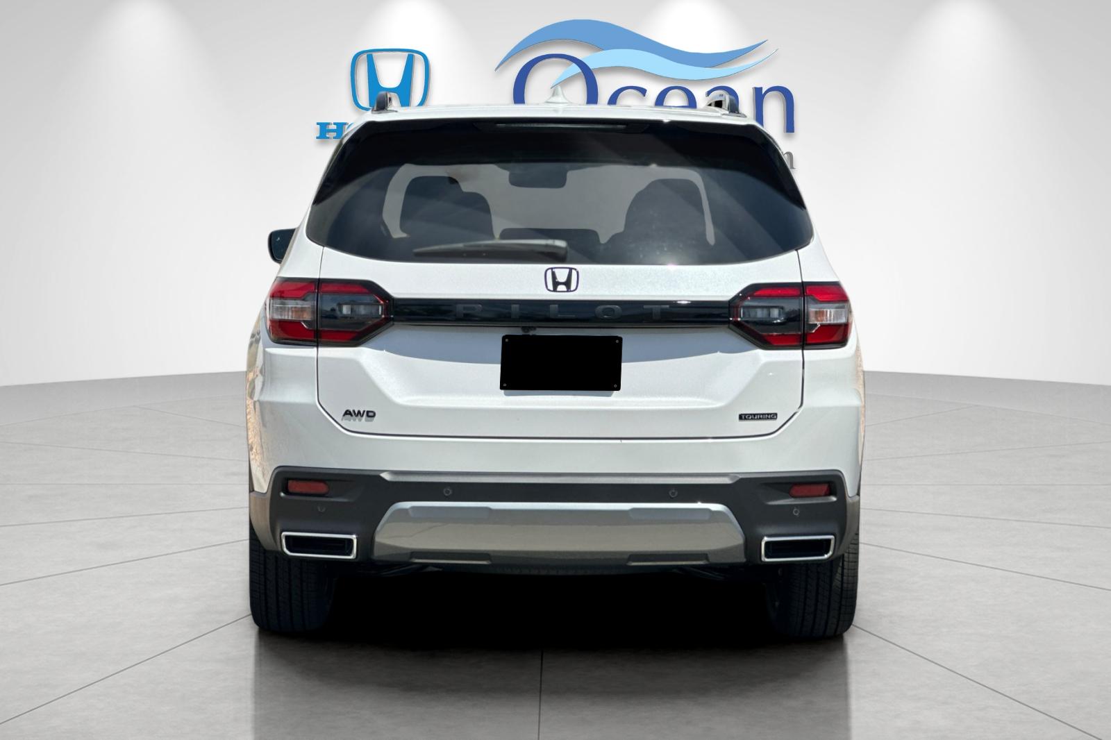New 2026 Platinum White Honda Touring image 4